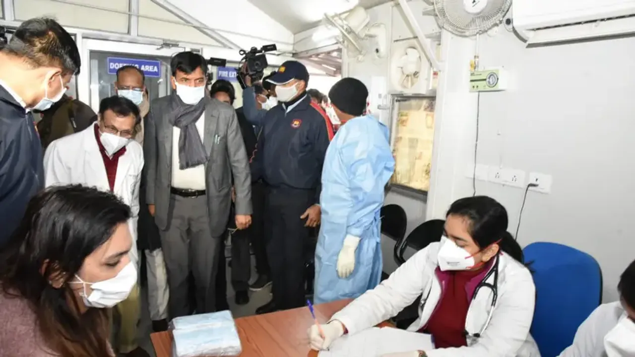 Mandaviya visits Safdarjung Hospital to review Covid preparedness