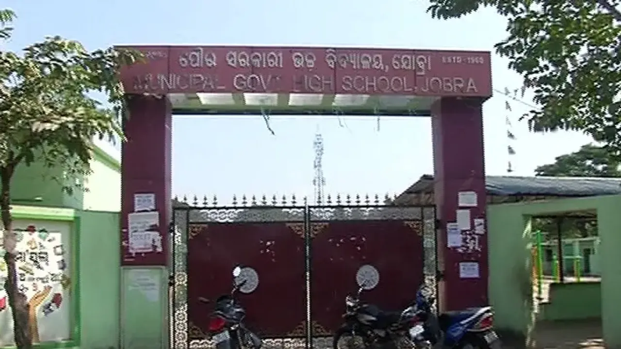 5T school in a shambles in Cuttack, broken boundary wall poses threat to students