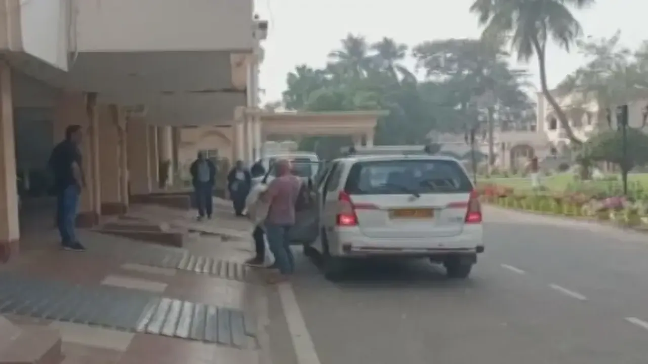 Russian tourists at Crime Branch office for questioning