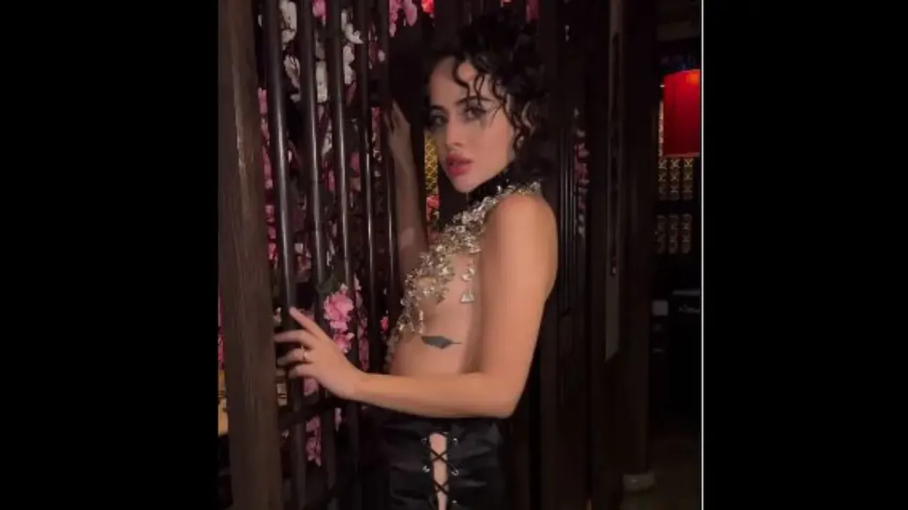 Urfi Javed loves boozing, ends 2022 with friends; see pics