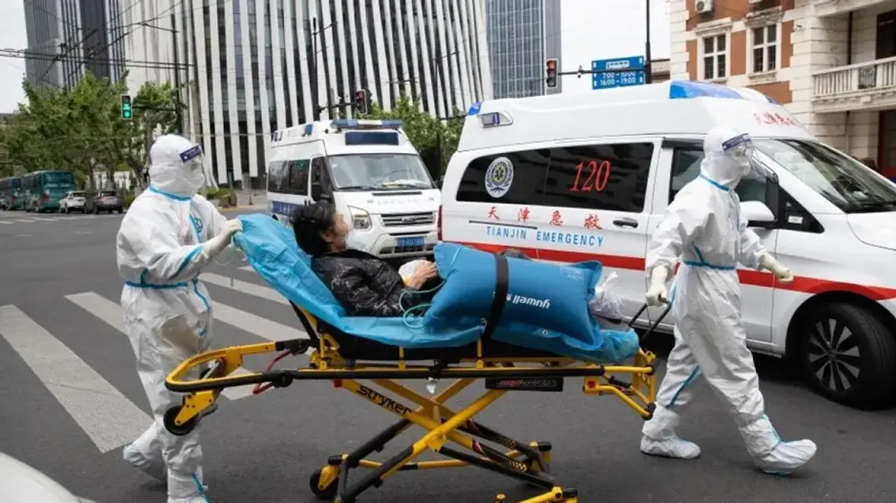 Health workers transfer a COVID-19 patient in east China's Shanghai