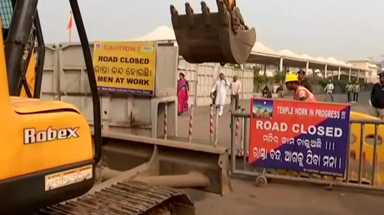 Tourists miffed as road in front of Puri Srimandir closed 