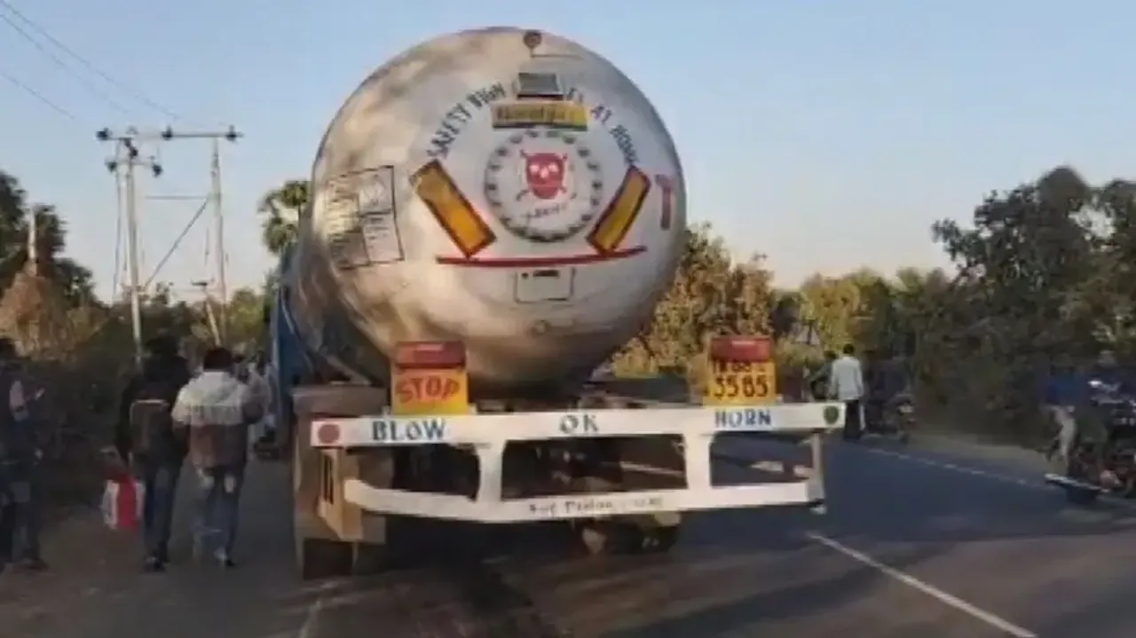  Gas tanker rams into bike in Bhawanipatna 