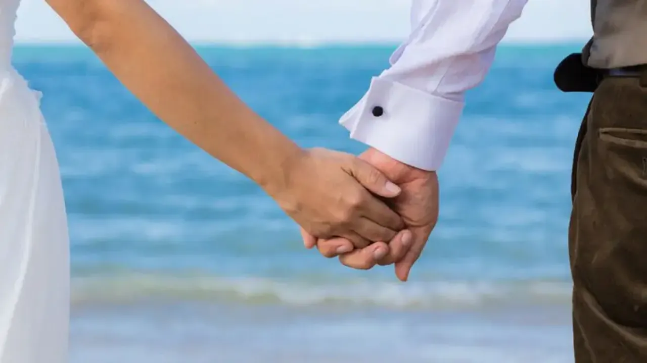 Bride intoxicates groom on honeymoon trip, flees to reunite with lover