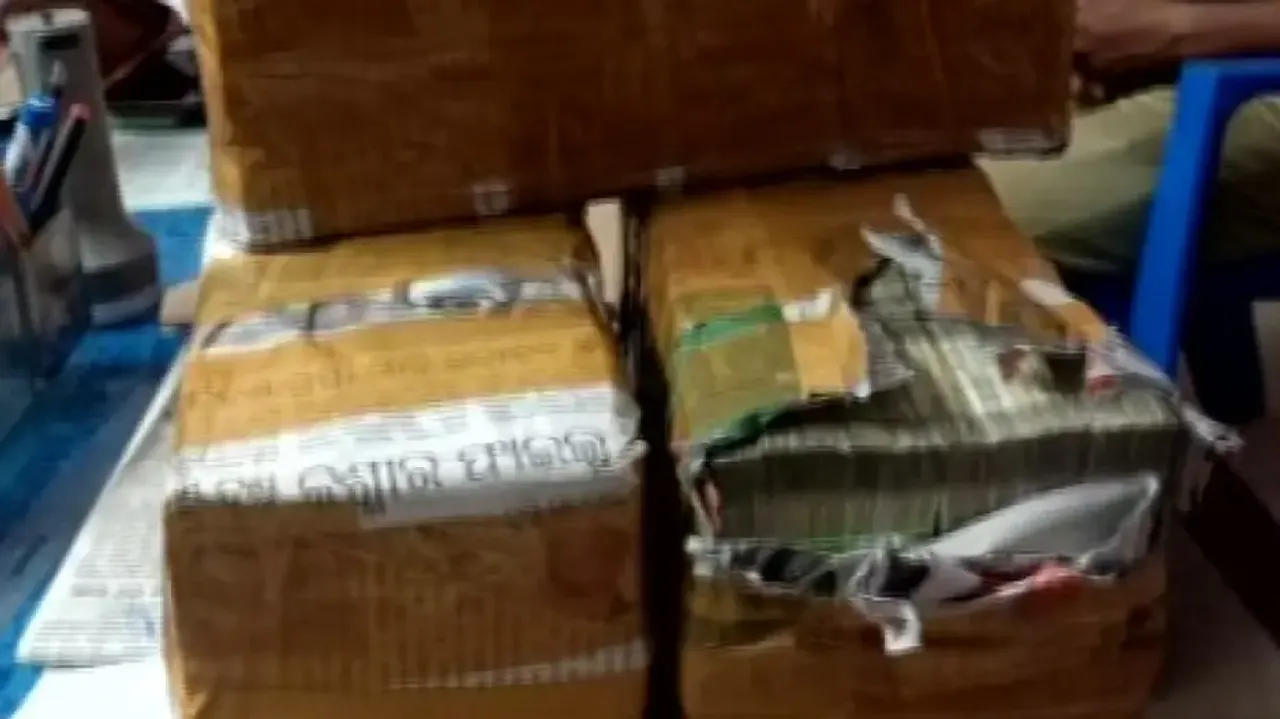 Cops stumble upon Rs 80L black money during raid in Bengal-bound bus, 1 held  