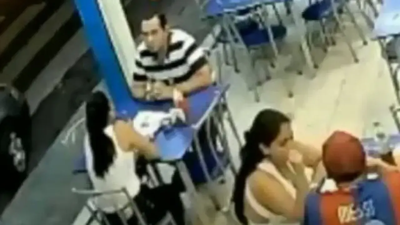 Man abandons girlfriend, runs to save his life after being mugged by robber – Watch video