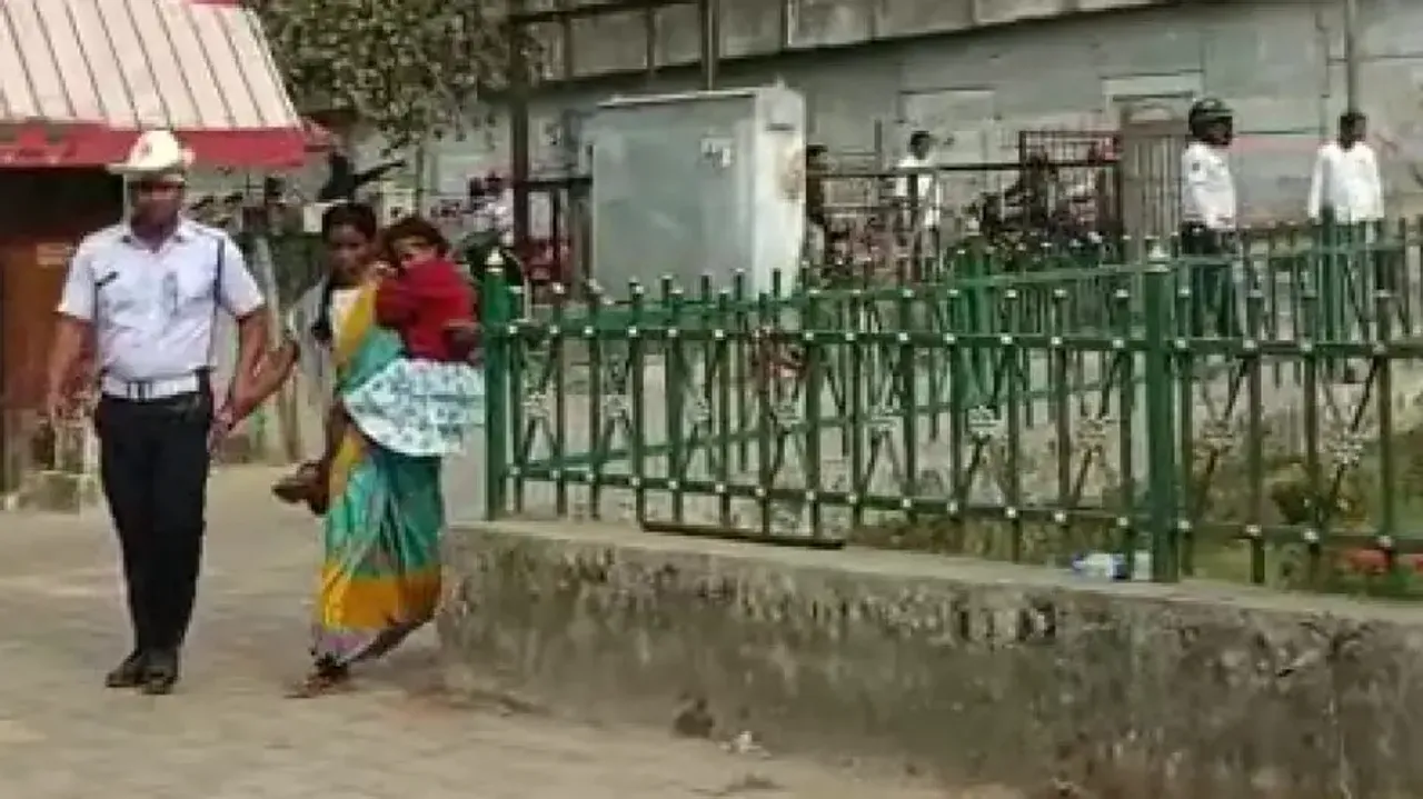 Traffic cop saves two lives by foiling suicide bid on flyover in Odisha 