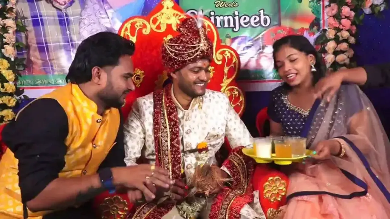 Bride's sister tries to trick groom on wedding stage