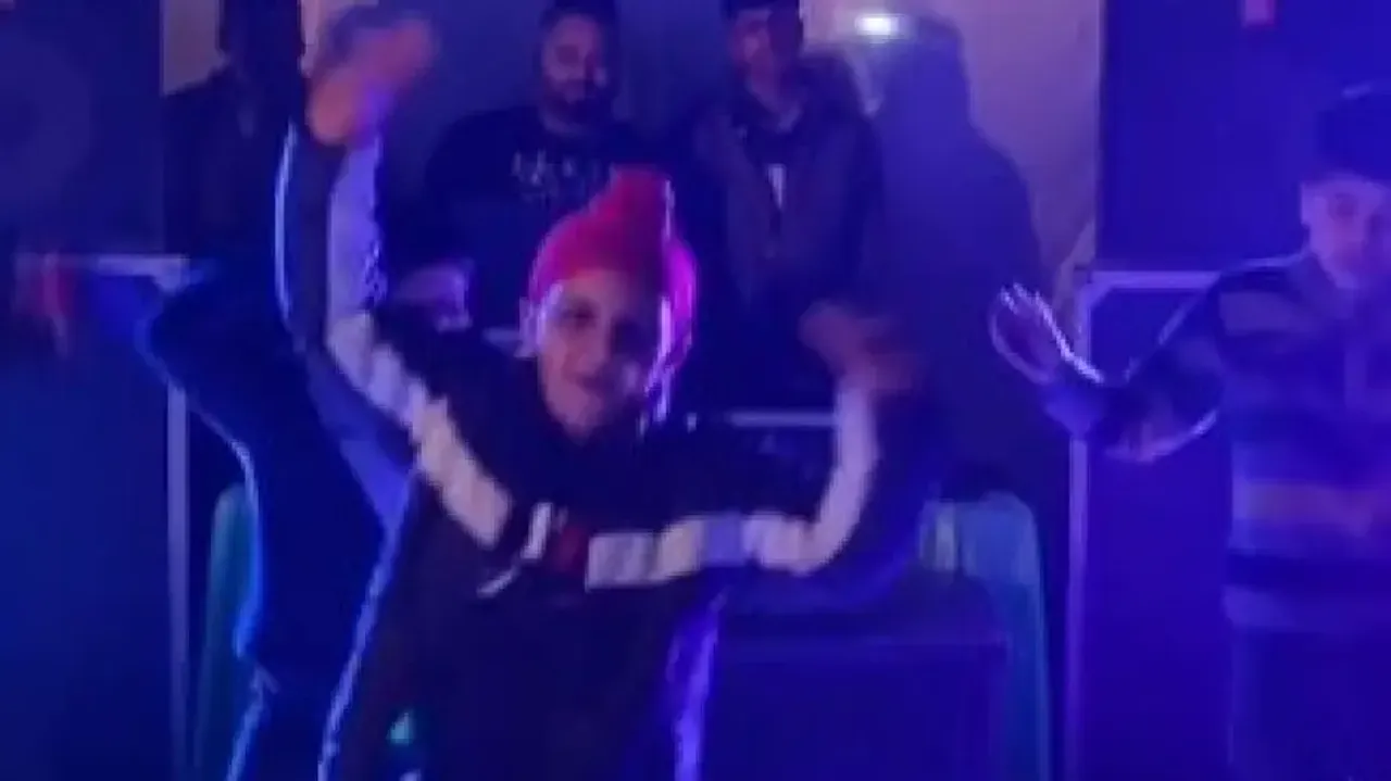 Cute boy delights internet with his Bhangra moves, watch viral video