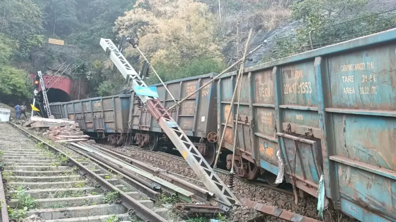 Goods train derails near Sivalingapuram, Visakhapatnam-Jagdalpur passenger train cancelled