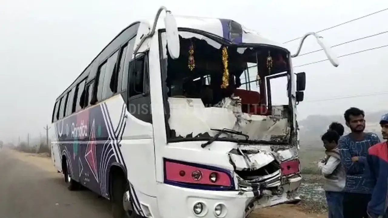 14 Bengal tourists injured after bus en route to Puri hits truck in Bhadrak
