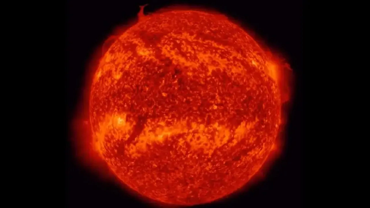 Huge chunk of Sun’s surface breaks-off