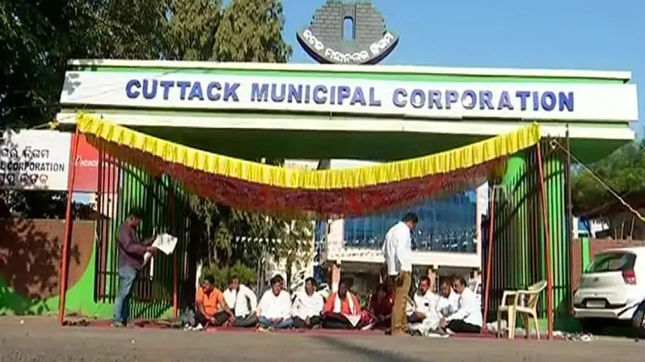 CMC tussle over ‘officer raj’ escalates as corporators hold night-long protest