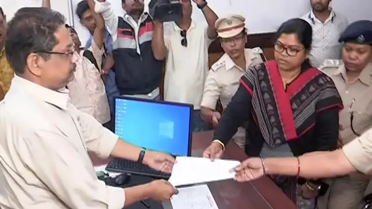 Lady Police Officers Submitting Memorandum With RDC