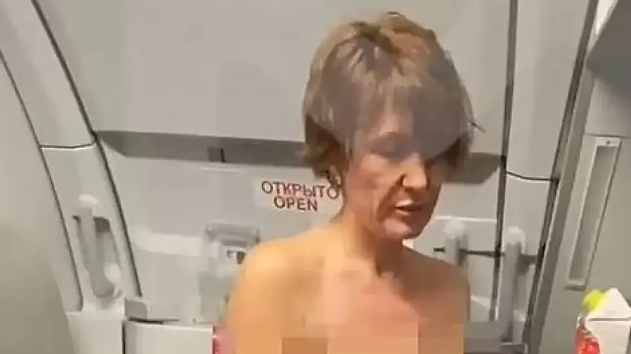 Woman passenger strips off, runs around topless on flight