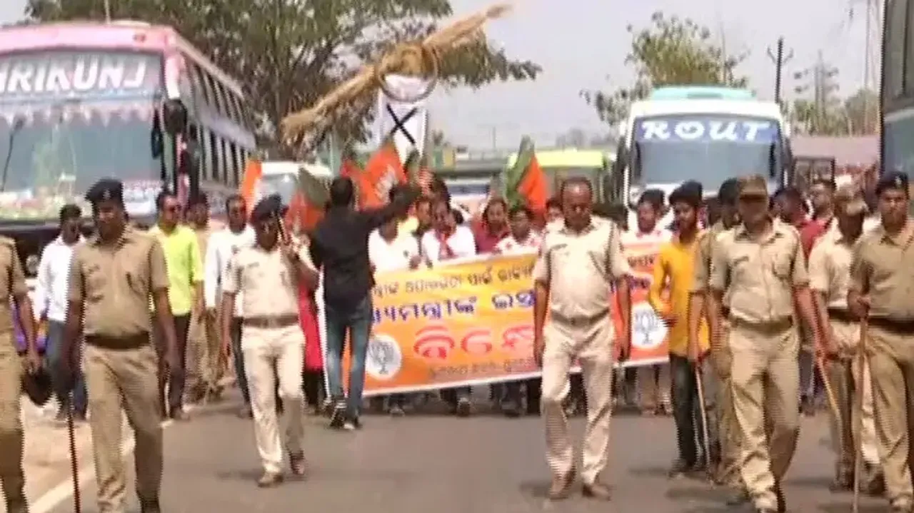 BJP reiterates CM Naveen’s resignation demand over law and order situation, burns effigy in Bhubanes