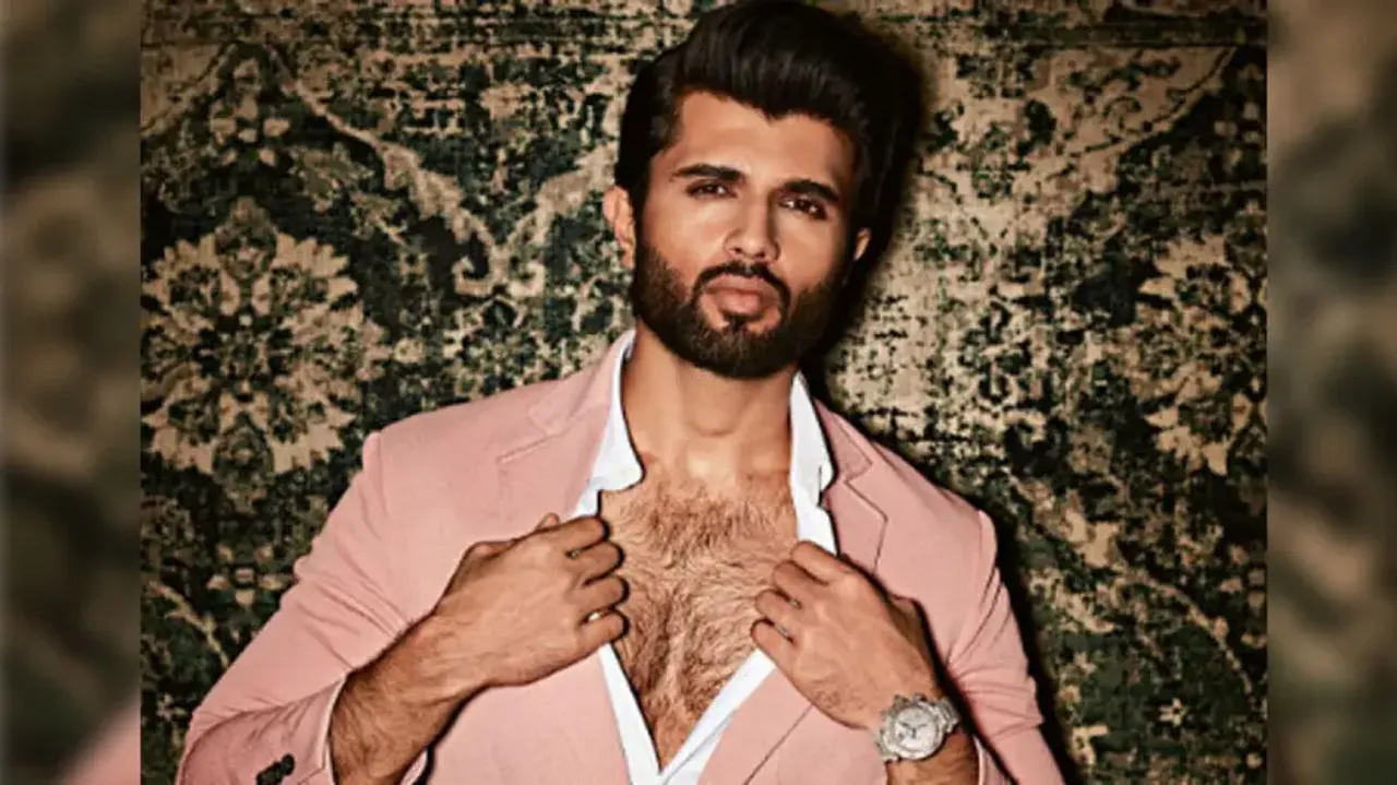 Vijay Deverakonda creates priceless moments for 100 lucky fans, watch