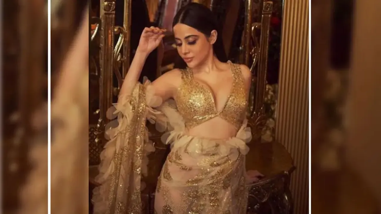 Urfi Javed gets furious after youth records her video, watch