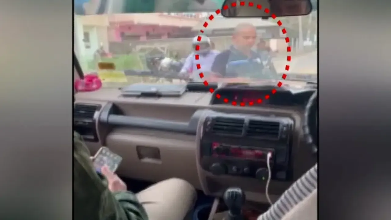 Sand mafias attack Tehsildar 