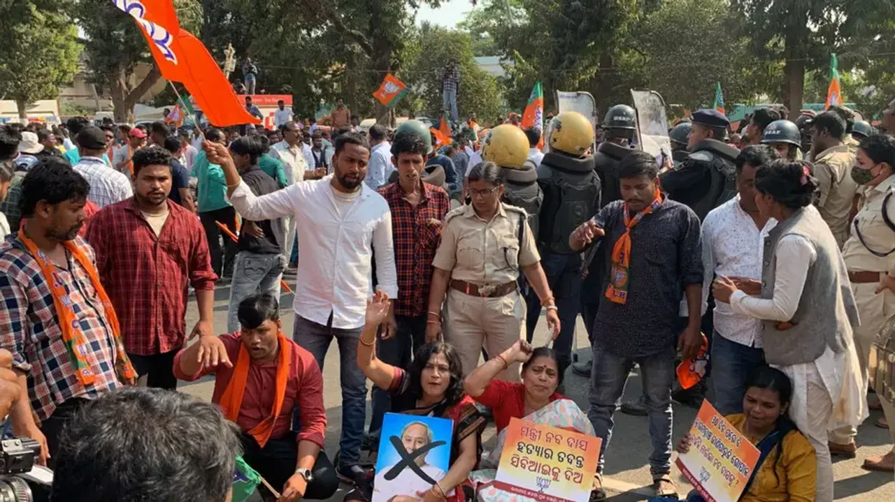 BJP Yuva Morcha stages massive protest in Bhubaneswar, police resort to lathi charge