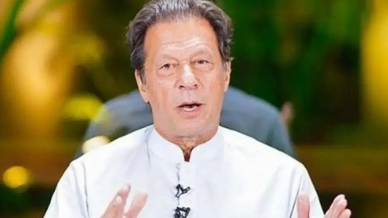Police claims team had gone to Imran Khan's residence to sign notice, not to make arrest 