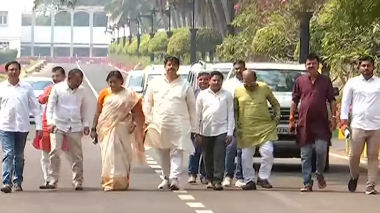BJP delegation meets Odisha Guv over worsening law and order situation; BJD hits back 