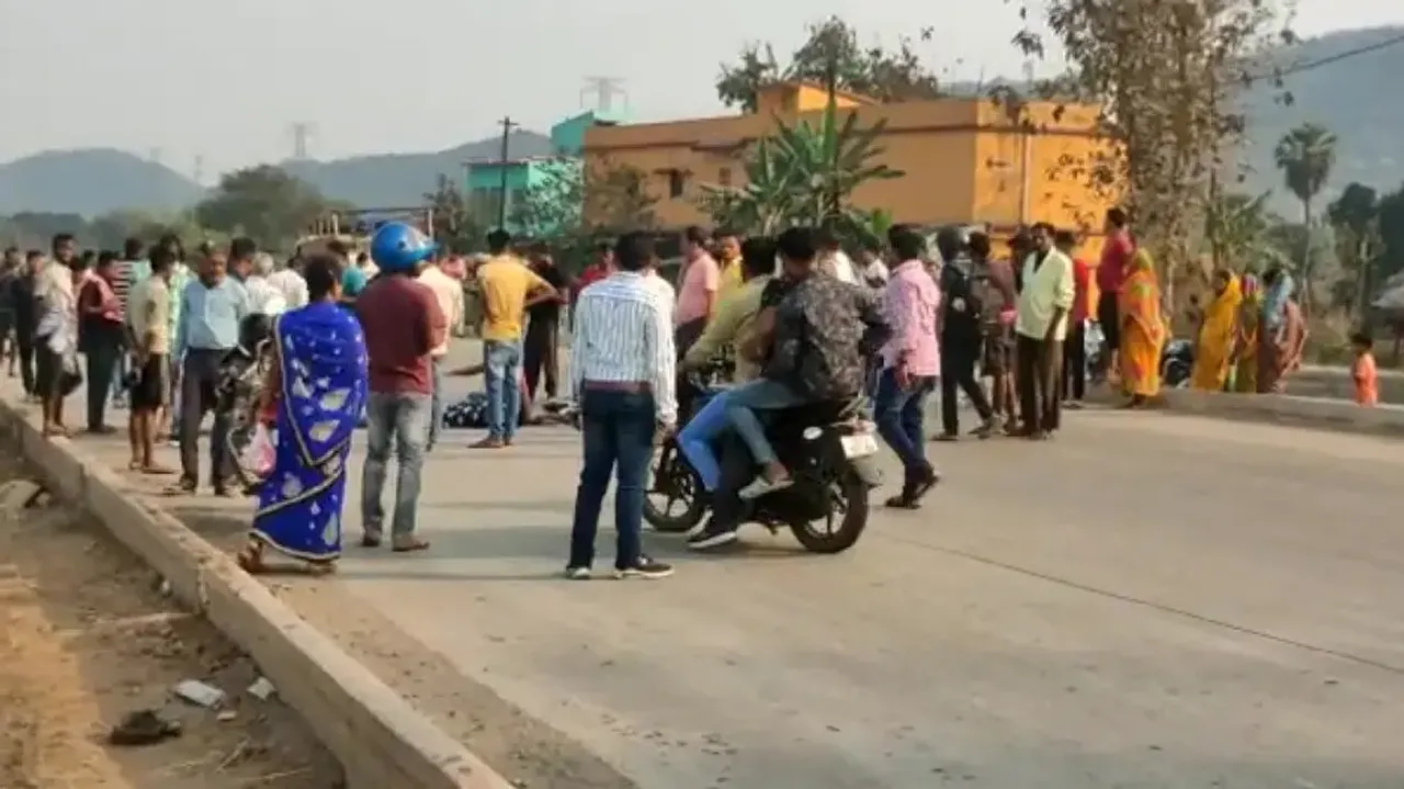 3 killed in head-on collision between bike and pick-up van in Odisha 