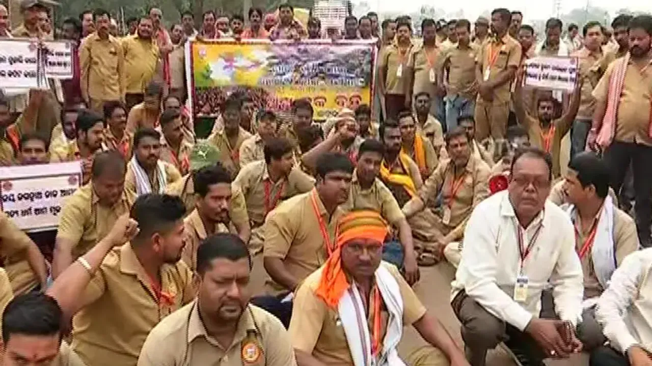 Members of Odisha Drivers’ Association stage protest in Bhubaneswar