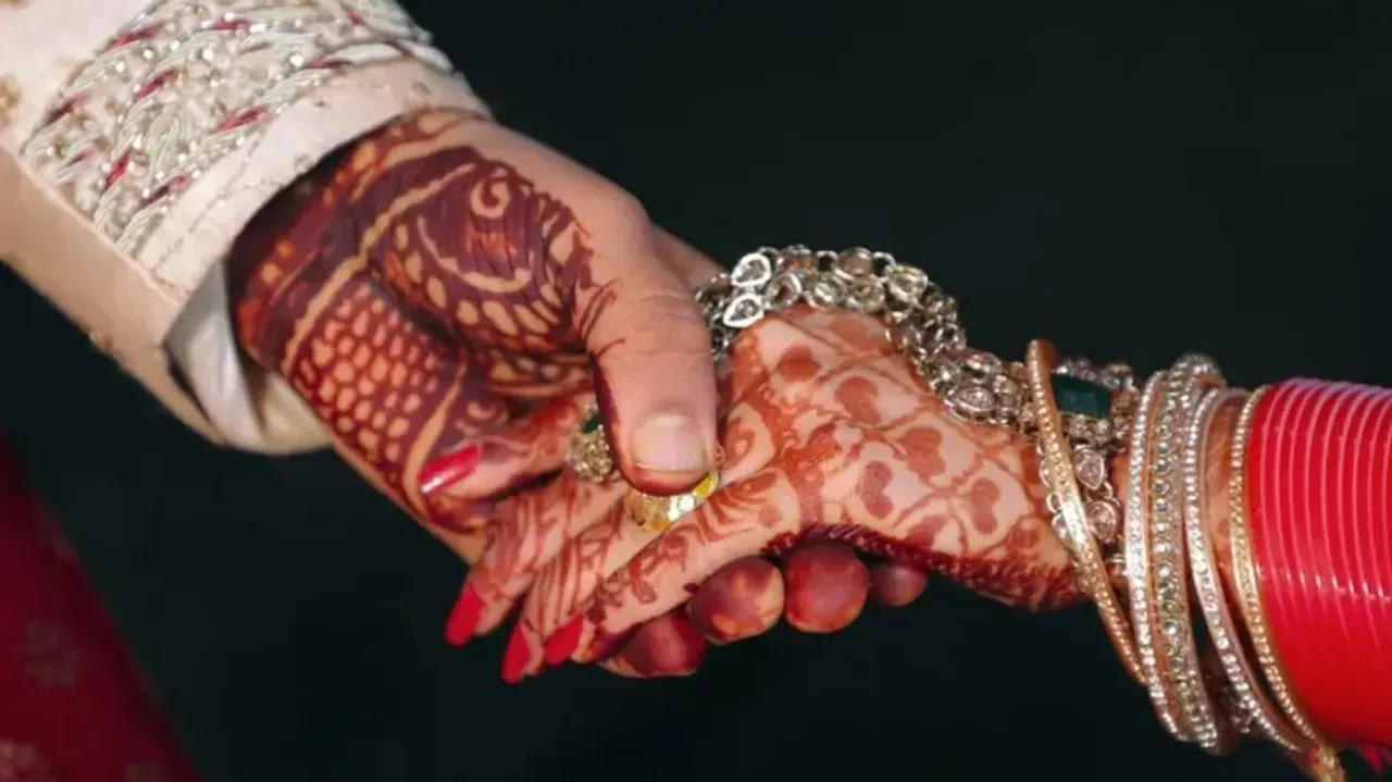 Groom embarrasses bride on wedding stage 
