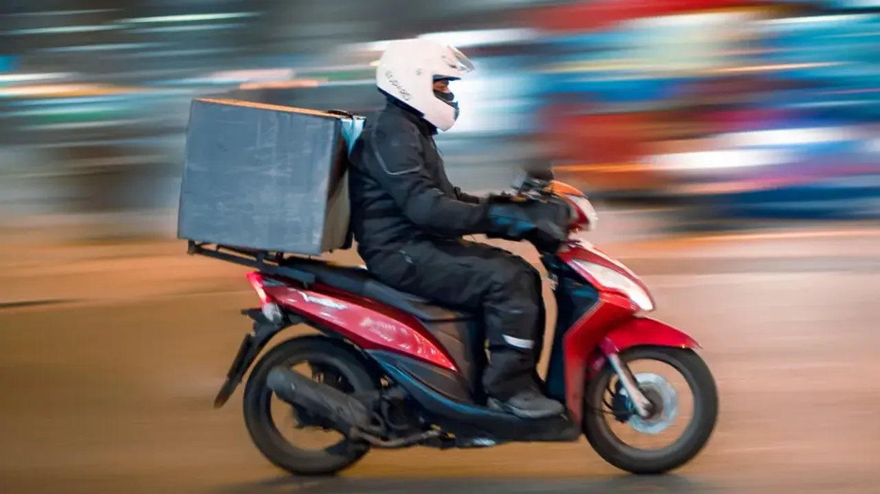 Lives at risk as delivery agents race against time to avoid penalties