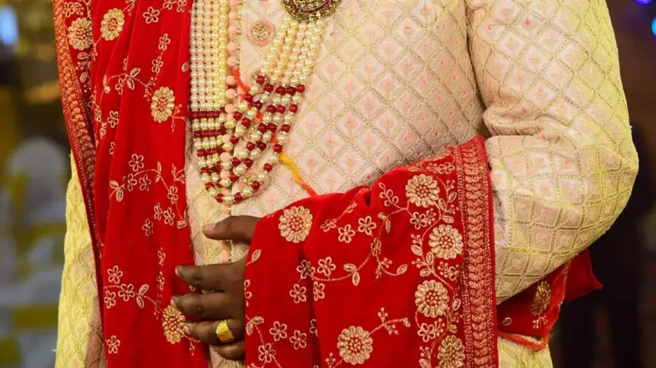 Groom dies of heart attack on wedding stage 