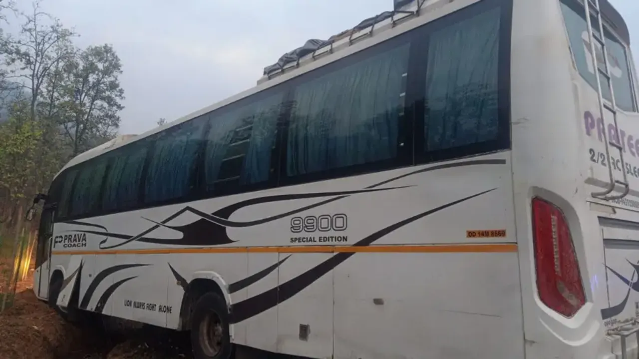 2 dead, 5 critical as bus hits hyva truck in Odisha