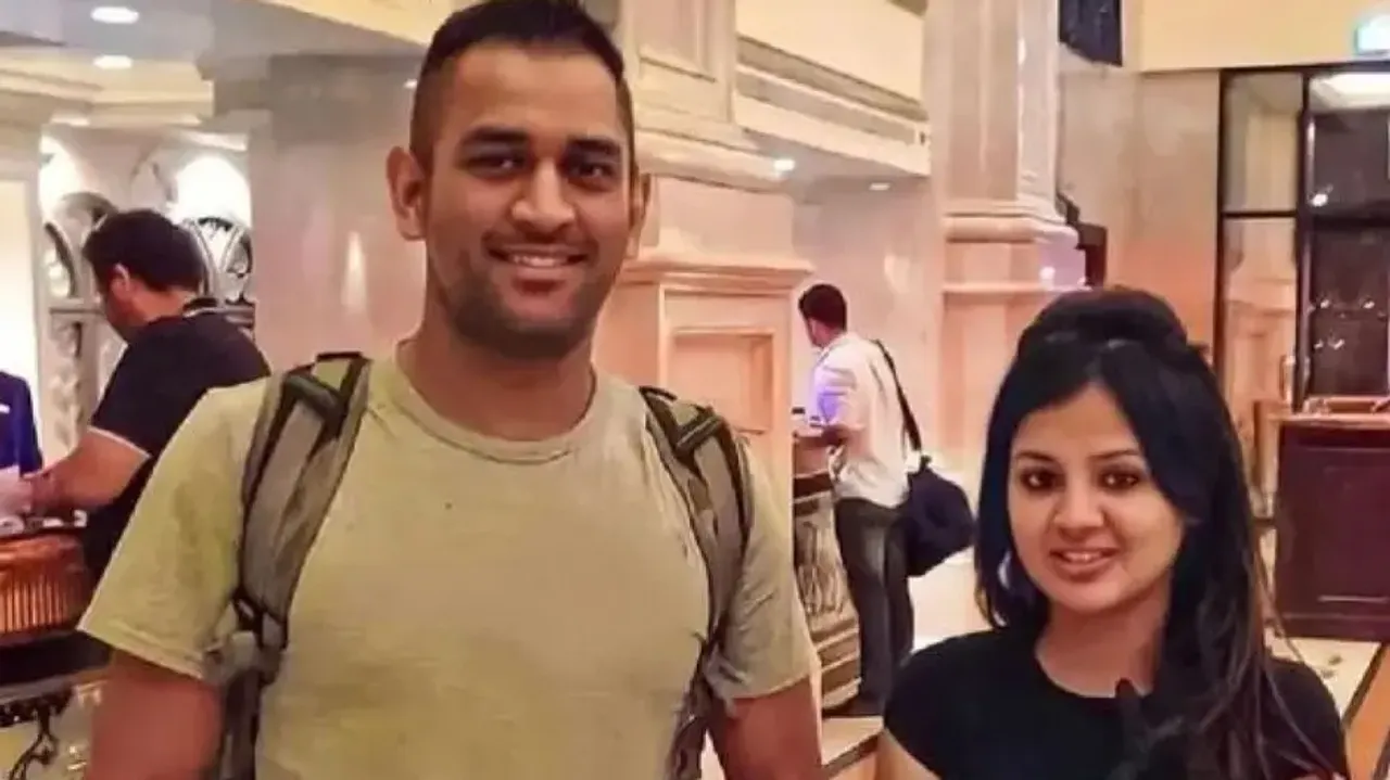 See rare pic of MS Dhoni’s first meeting with Sakshi at Taj Hotel where she worked as receptionist