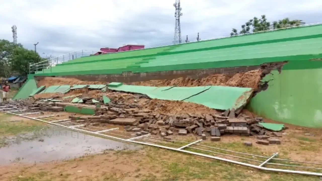 Heavy rain floods Odisha capital, college spectator gallery collapses in Cuttack 