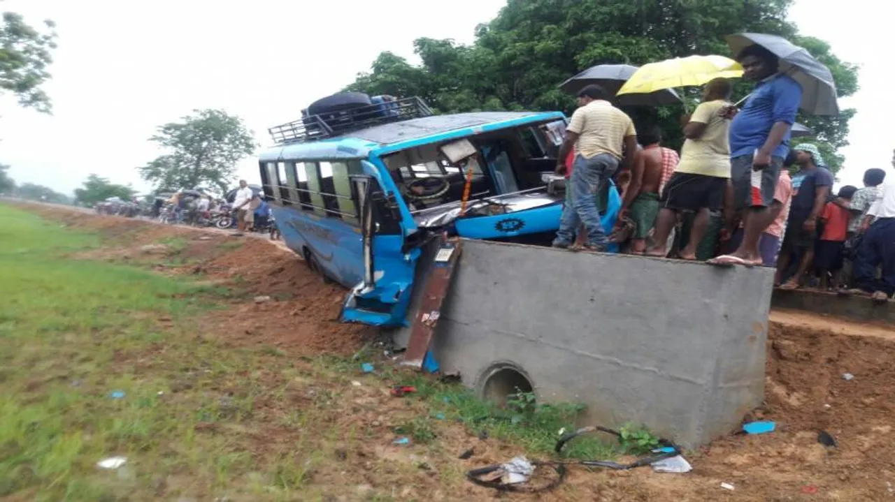 10 passengers injured in road mishap