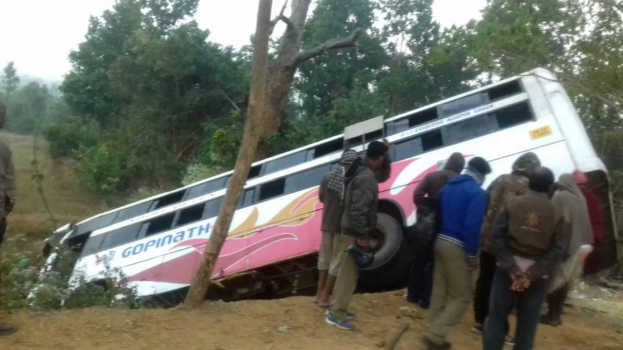 One dead, 10 hurt as picnic bus collides with truck