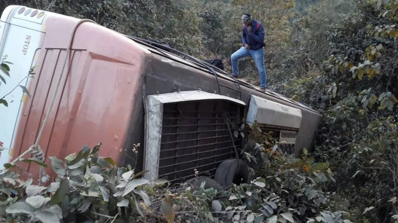 25 injured as bus falls off Ghati in Keonjhar