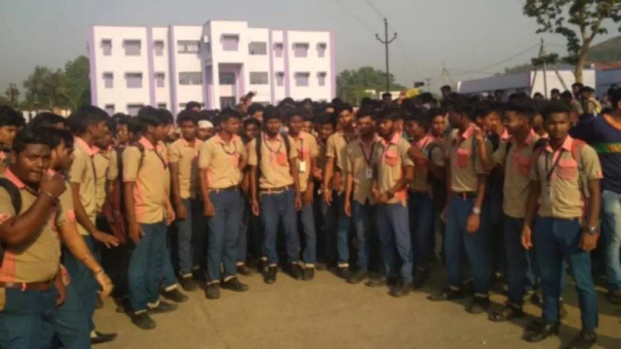 Rourkela Govt ITI student returning from Fani restoration work falls off train, dies