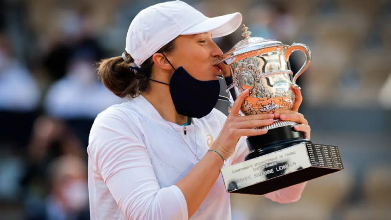 French Open 2020: Polish Teen Iga Swiatek Secures Maiden Grand Slam Title