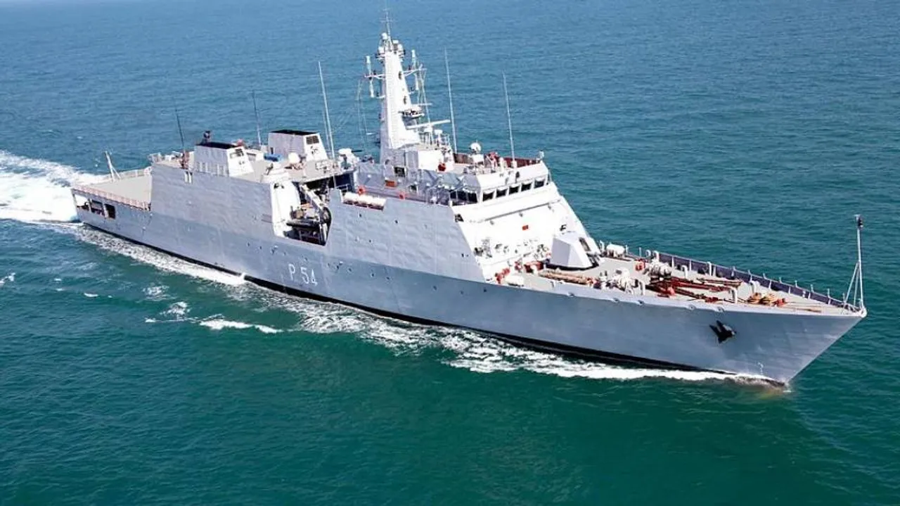 Indian Naval ship rescues 18 in cyclone hit Bangladesh