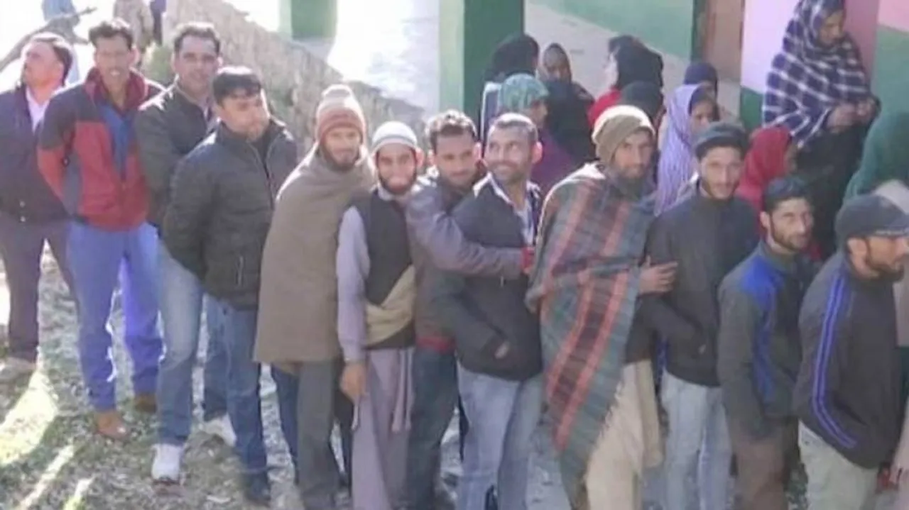 Amid stray clashes, only 10% vote in Anantnag