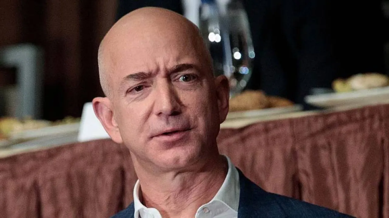 Jeff Bezos's Girlfriend Shared Intimate Chats To Brother Who Leaked It