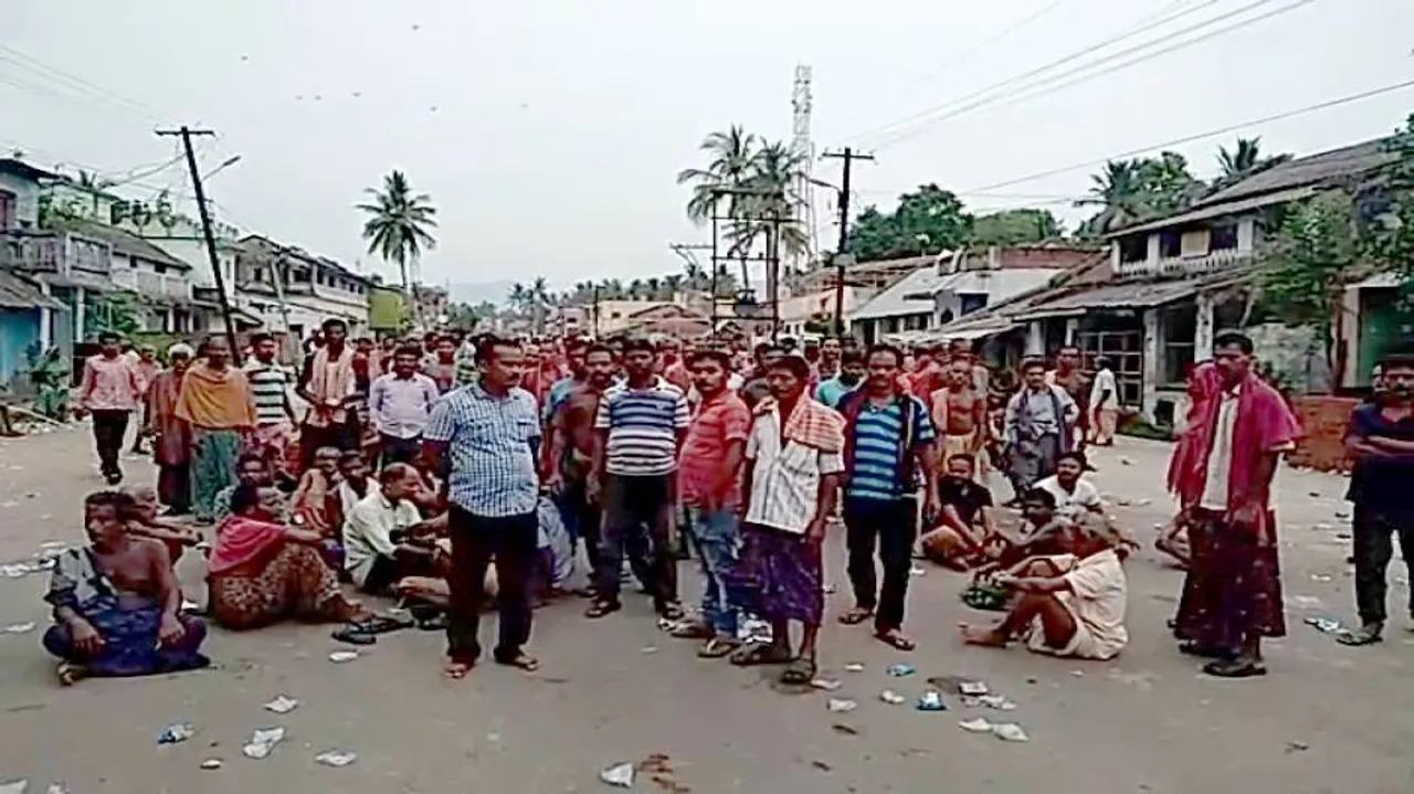 Hundreds of villagers stage overnight dharna in front of Khandapada PS