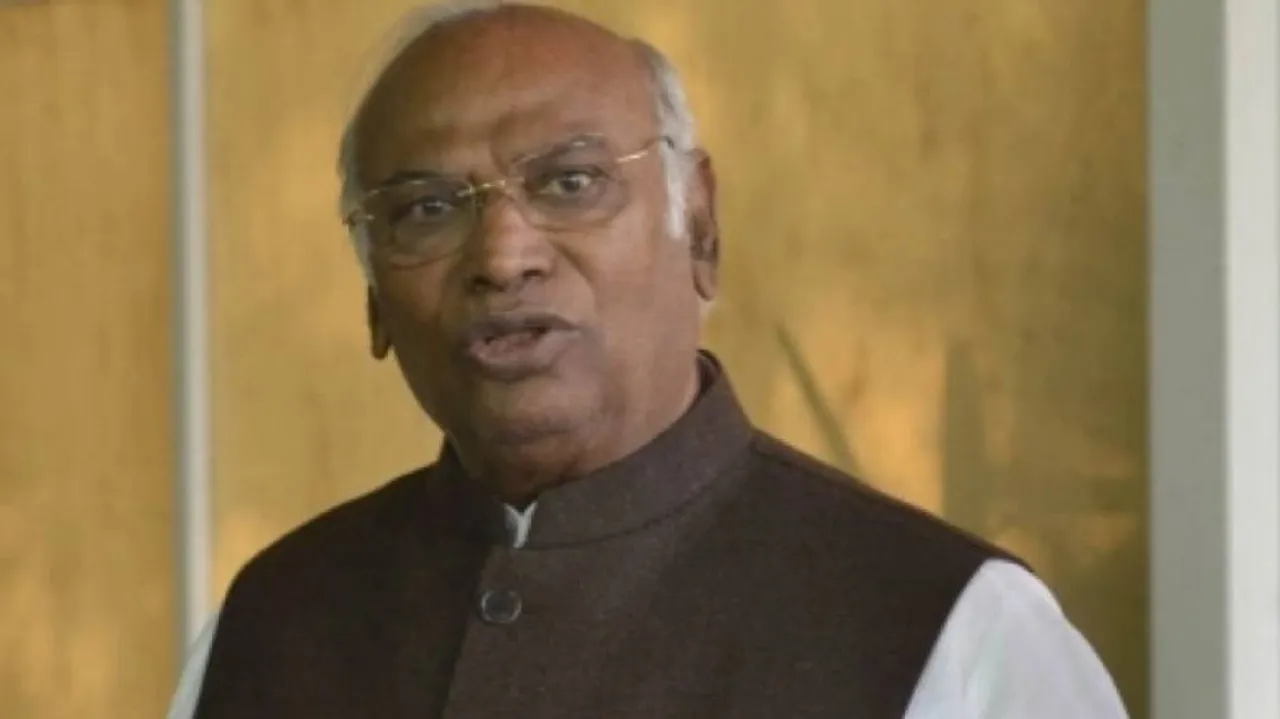 Kharge, Moily among 18 Congress nominees for Karnataka