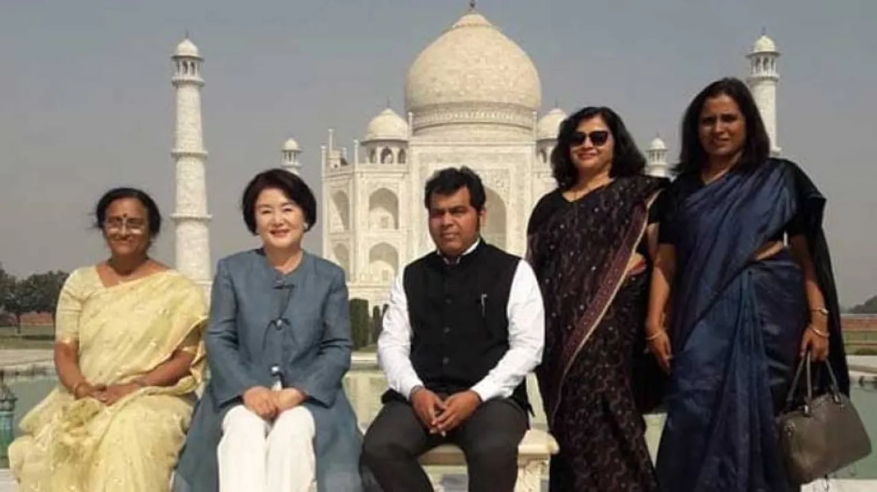 South Korean First Lady visits Taj Mahal, says 'will return with husband'