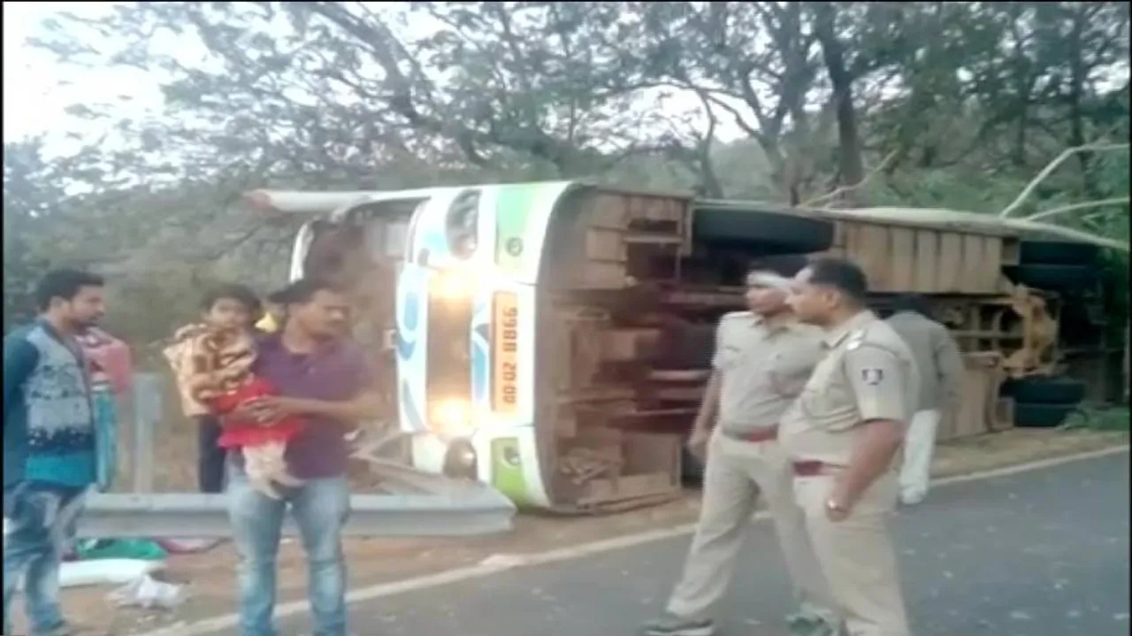 1 dead, 12 hurt in bus mishap in Jeypore