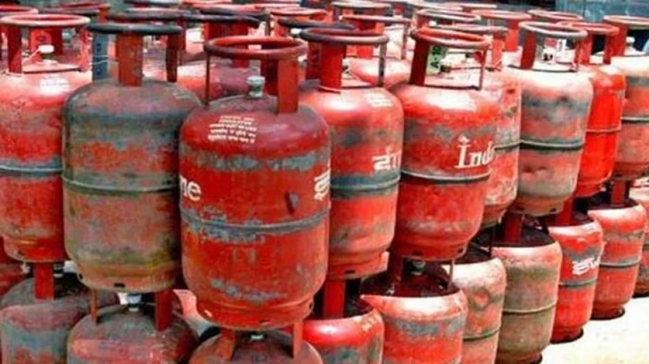 After Petrol & Diesel, Consumers Face Cooking Gas Price Rise