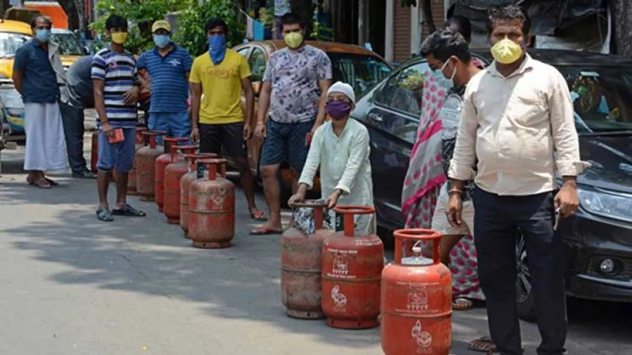 Non-subsidised LPG price hiked, aviation fuel ups by Rs 11,000/kl