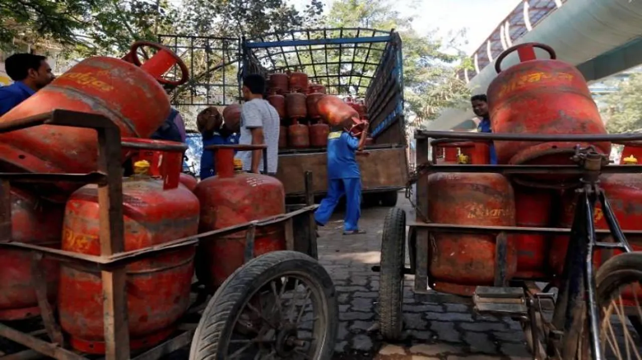 LPG price hiked by over Rs 2 after rise in dealers' commission