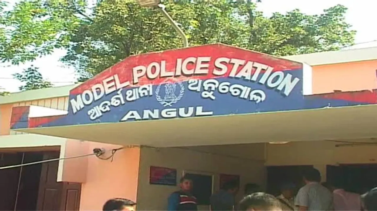 Cash worth Rs 17 lakh looted from L&T Finance Company staff